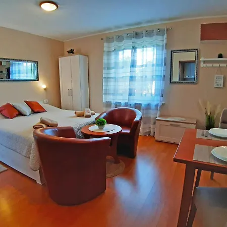 With Parking Space - 2285 Poreč