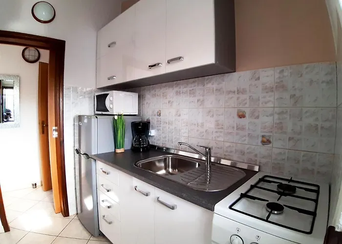Apartman With Parking Space - 2285 Porec